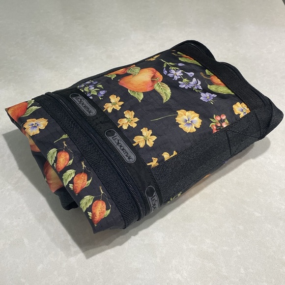 LeSportSac Extra Large Floral & Fruit Patterned printed Weekender ⭐️⭐️⭐️ - Picture 13 of 17